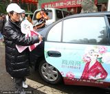 组图：凤飞飞骨灰安奉佛光山 歌迷集体诵经祭拜