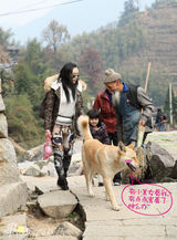 组图：钟丽缇女儿吃手萌照曝光 可爱不输王诗龄