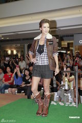 组图：谢婷婷曝锋芝二人感情好