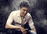 组图：《隋唐英雄》张睿黑炫冷酷雨中湿身