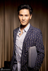 组图：丁子峻演绎职场精英男 称岳飞是大职场