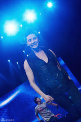 高清图：JYJ俊秀上海巡演落幕 露肉惹火开唱