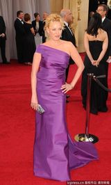 高清组图：弗吉尼亚-玛德森紫色礼服尽显熟女风味