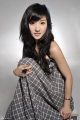 幻灯图：张可佳新造型 向往成熟小女人