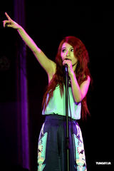 组图：Hebe语出惊人“胸部山” Ella搞笑扮丑相挺