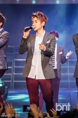 组图：SHINee与EXO-K等K-POP演唱会秀炫舞