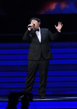 组图：群星献唱中歌榜 韩庚潘玮柏劲歌热舞