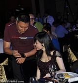 组图：周慧敏私人晚宴优雅现身 注重形象毫无架子