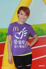 组图：容祖儿出席马拉松活动  呼吁小朋友健身