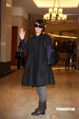 组图：梁咏琪黑超出席亚太影展 杨谨华低胸抢镜