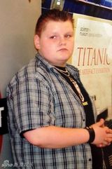 组图：英国300斤小胖子长大减肥变身男神小贝