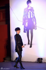 组图：李宇春出席个人演唱会发布会