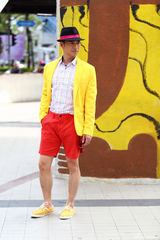 组图：何晟铭“艳”照曝光 时尚撞色展型男魅惑