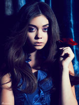 组图：《摩登家庭》女星扮性感娃娃 精致美艳