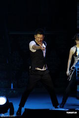 组图：《虾仔爹地》首演落幕 刘德华友情客串