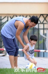 组图：董洁潘粤明昔日羡煞旁人的恩爱瞬间