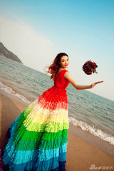 组图：秦丽海岛拍写真红唇热辣