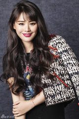 组图：马思纯最新时尚写真 浪漫卷发轻熟女气质