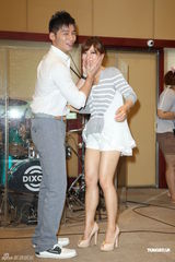 组图：丁当开唱温升豪当嘉宾