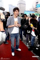 高清图：赵又廷帅气代言 与好友分享私人生活照片