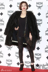 组图：少时徐贤等撑品牌活动 SHINee帅气献唱