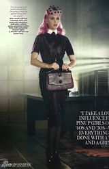 组图：凯蒂-佩里紫发登杂志封面 演绎黑色系装扮