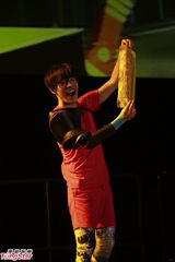 组图：卢广仲唱响香江 带歌迷“燃烧卡路里”