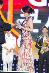 组图：张靓颖亚洲音乐节获杰出艺人奖 劲歌闪耀首尔