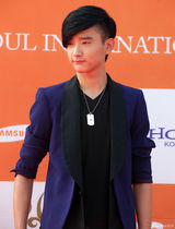 组图：首尔电视剧大赏红毯 佘诗曼于小彤亮相