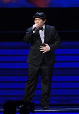 组图：群星献唱中歌榜 韩庚潘玮柏劲歌热舞