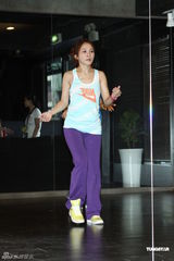 组图：梁文音自创俏皮宝贝舞 演唱会放胆大秀电臀