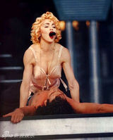 策划：奇形怪bra狂吸睛 胸前自有大乾坤