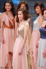 组图：港姐准决赛诞生10强 白纱裙秀腿抢镜