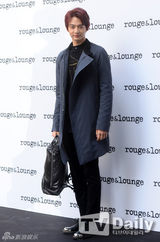 组图：李妍熙SHINee亮相活动 泰民神似元斌