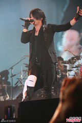 组图：日本摇滚乐团GLAY开唱 为观众奉献经典