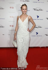 幻灯图：群星柏林出席电影活动 女星盛装亮相抢镜