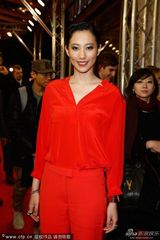 组图：思漩亮相柏林西服中性风帅气