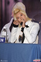 组图：NUEST四缺一抵台开唱 卖萌撒娇钓粉丝