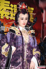 高清组图：洪棠扮布袋戏主角 爆乳装露E奶吸睛