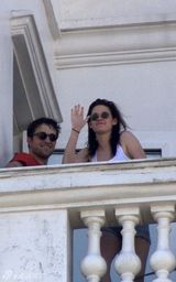 高清图：《破晓》巴西热拍 暮光情侣人群中拥吻