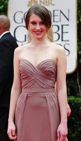 高清组图：泰萨-法米加桃心领礼服扮清纯萝莉