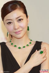 组图：熊黛林活动低胸爆乳 否认恋同性密友