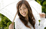 幻灯组图：前超女陈怡素颜拍写真 白伞白衣清纯