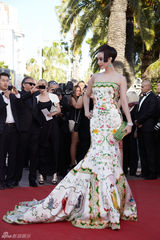 组图：范冰冰亮相戛纳 中国风长裙展东方风情