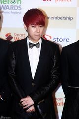 高清组图：韩团2NE1Beast等亮相Melon音乐颁奖礼