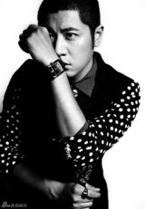 组图：任重搞怪大片曝光 嘟嘴卖萌显大男孩本色