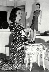 组图：秀兰邓波儿童星期可爱萌照似洋娃娃