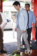 组图：《火之女神》李尚允干练衣装亮相签名会