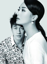 组图：秦岚登《瑞丽》封面 pose洒脱自信十足