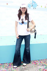 幻灯组图：琦琦买钻石送妈咪 对“老公死讯”不满